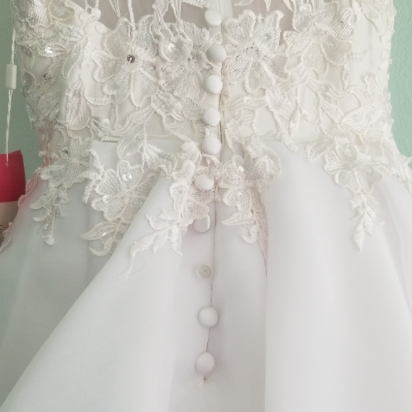 Wedding Dress - Picture 6 of 8